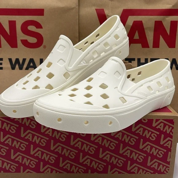 Vans Men’s Slip-On Trk Marshmallow
VN0A5HF8FS8
Sneakers - Picture 4 of 16